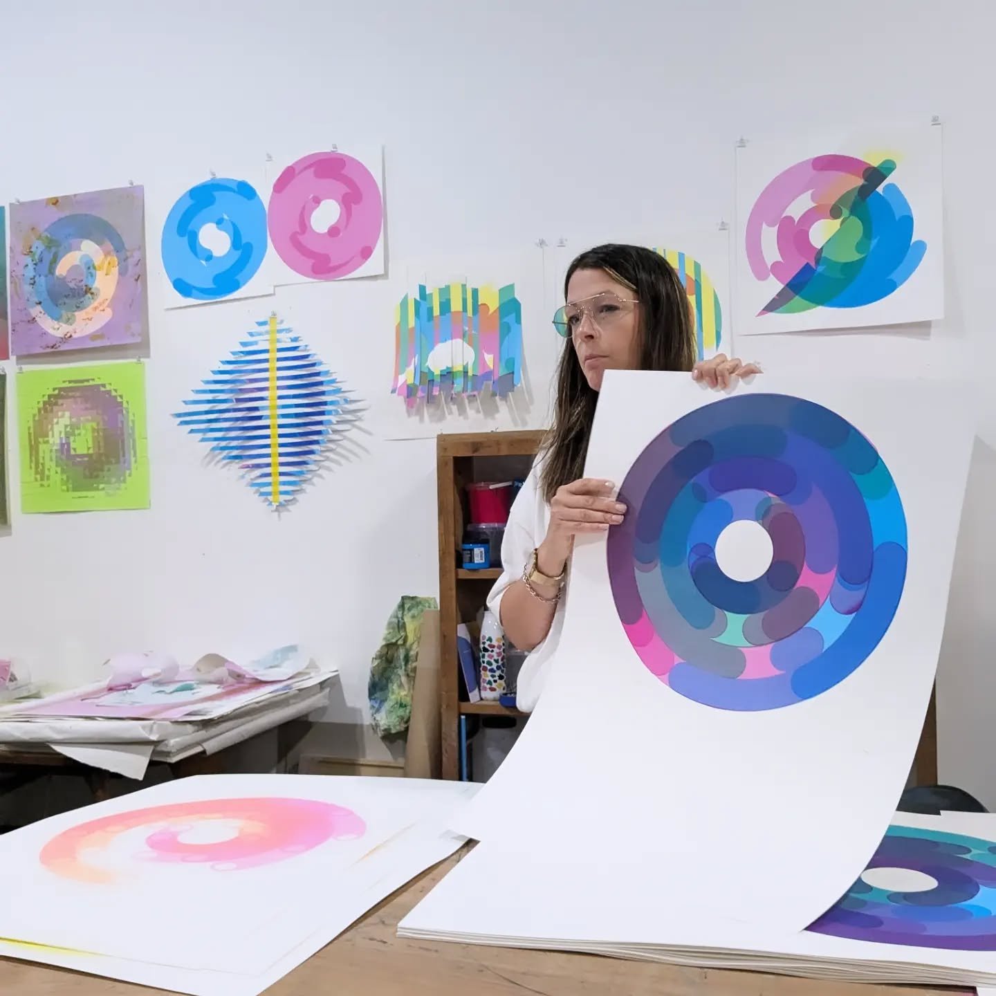 We had a talk today from the brilliant @hayz_ who divides her time between Margate and Philadelphia. Hayley uses paper cutout stencils to make her screenprints, building up layers of colour. She also creates sculptural works by cutting the prints int